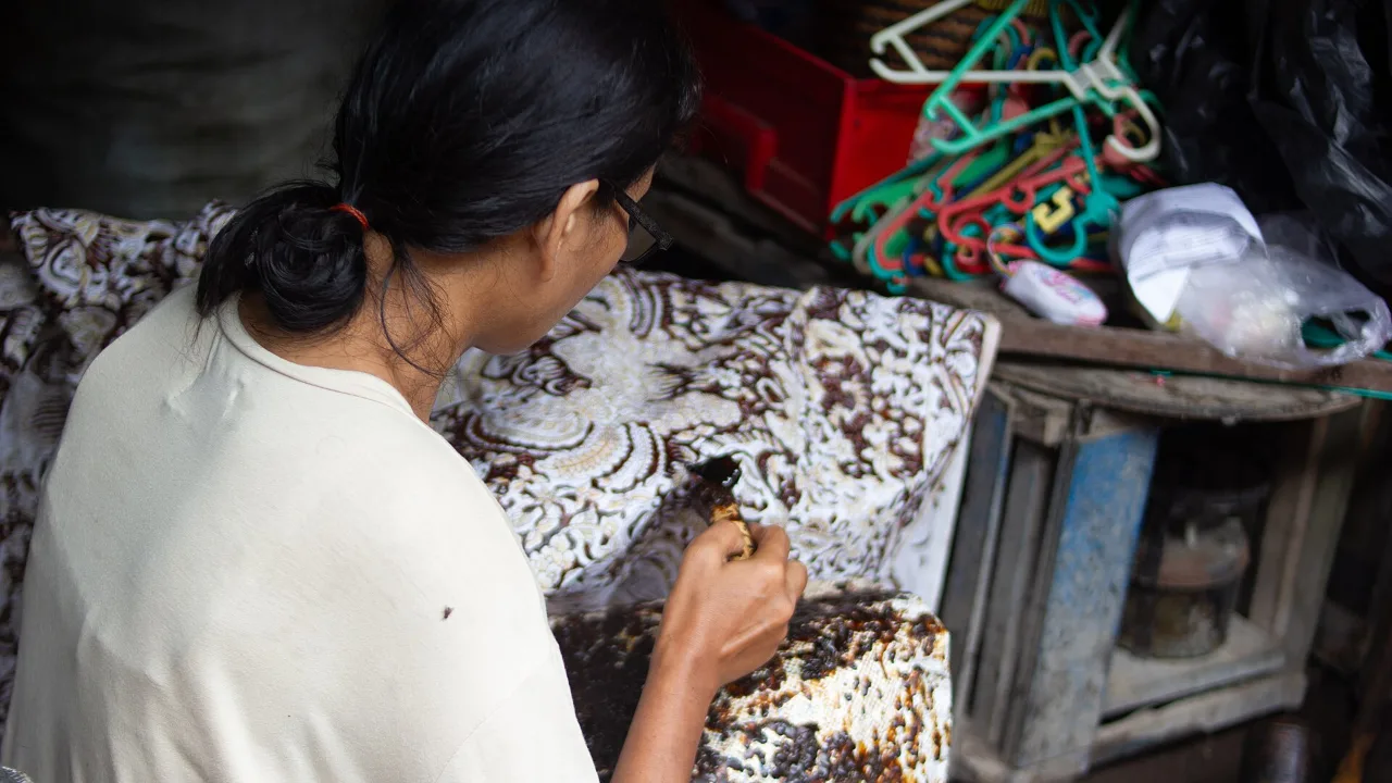 Batik Tulis Pewarna Alami Tembus Pasar Jepang